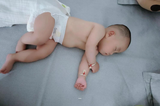 霍邱宝宝脸上有白色斑块 霍邱宝宝脸上有白色斑块